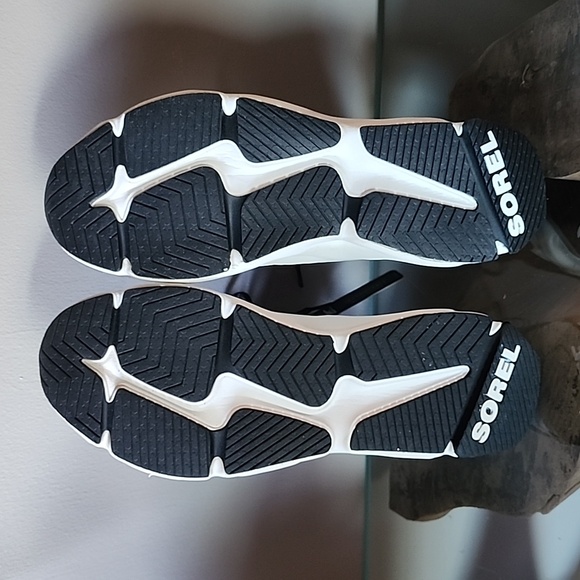 NWT SOREL Kinetic Caribou Boot Black Gray Leather Waterproof Womens Size 12 - Picture 7 of 7